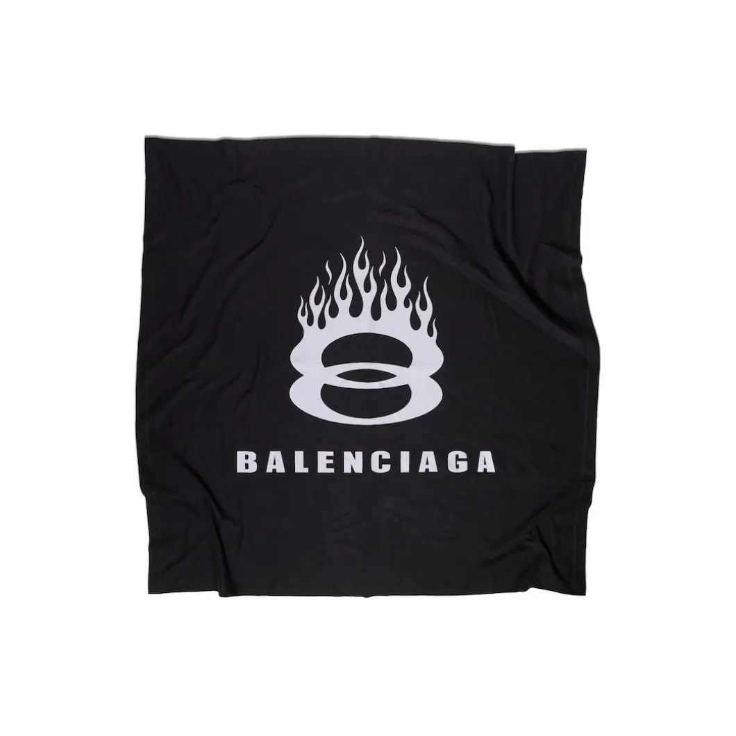 Beach Blanket in Black/white