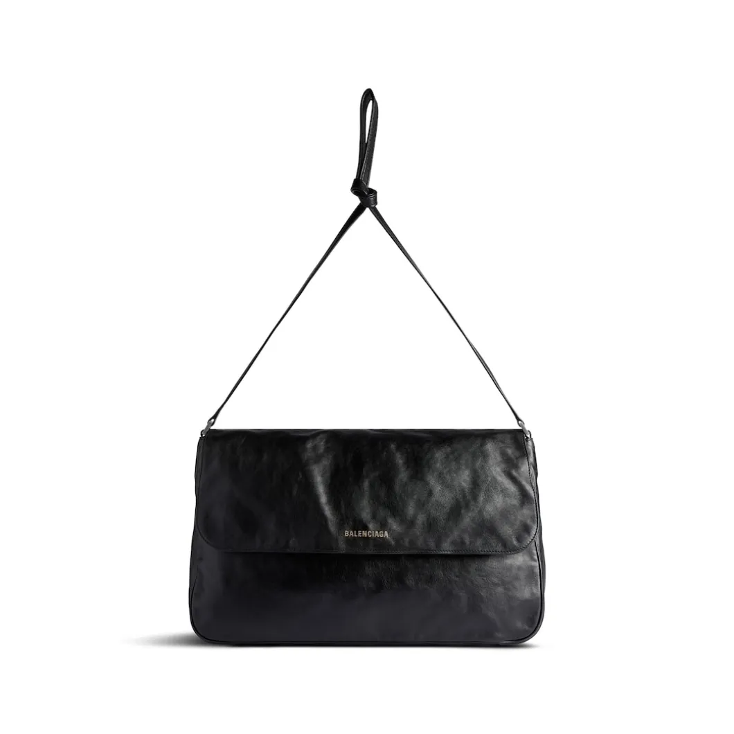 Men's Grungy Medium Messenger Bag in Black