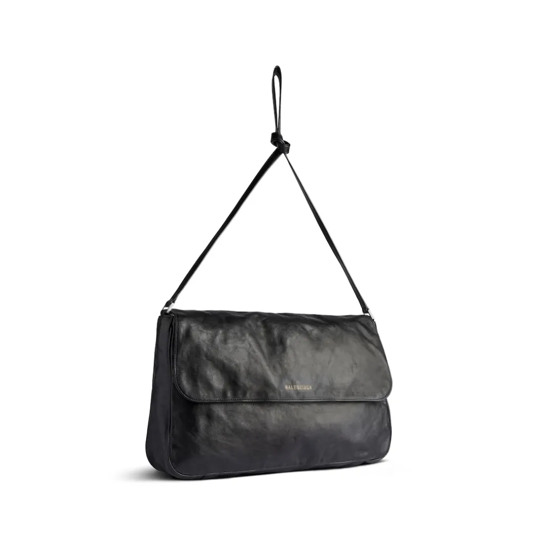 Men's Grungy Medium Messenger Bag in Black