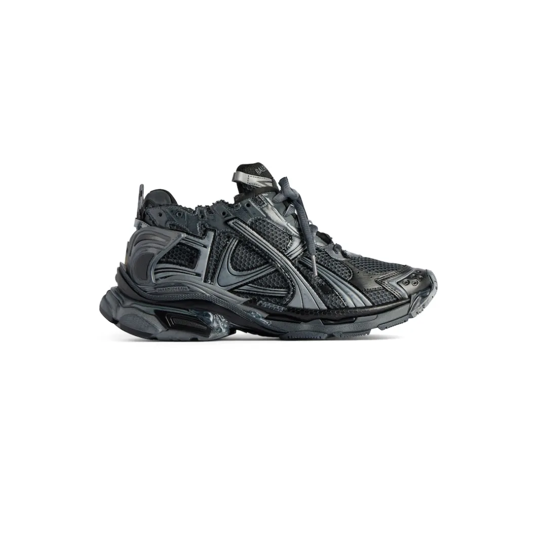 Men's Runner Sneaker in Dark Grey