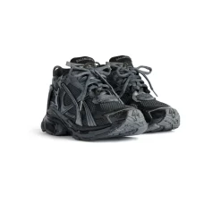 Men's Runner Sneaker in Dark Grey