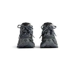 Men's Runner Sneaker in Dark Grey