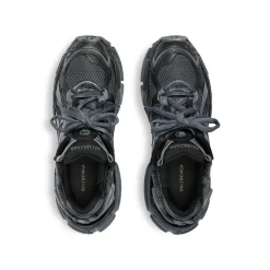 Men's Runner Sneaker in Dark Grey