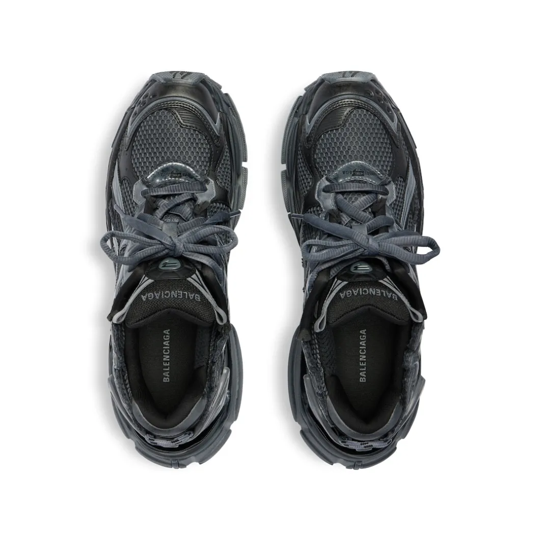 Men's Runner Sneaker in Dark Grey