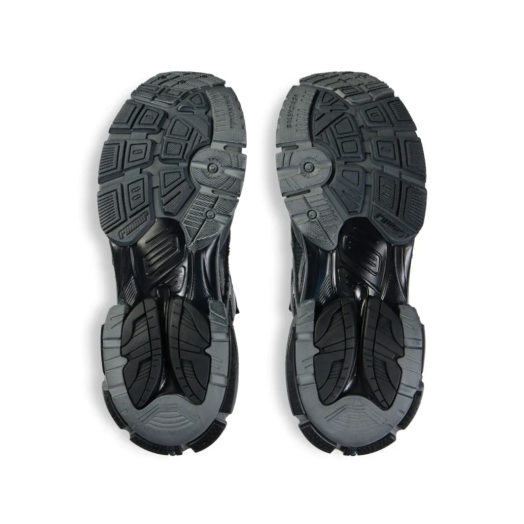 Men's Runner Sneaker in Dark Grey