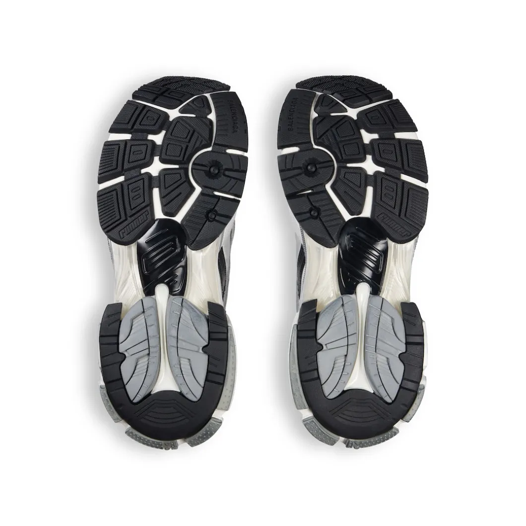 Men's Runner Sneaker in Grey/white/black