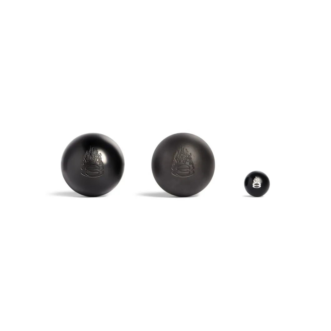 Pétanque Game in Black/white
