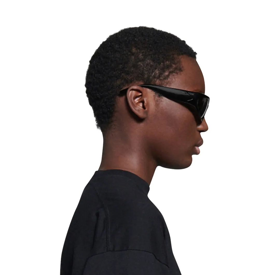 Swift Oval Sunglasses in Black